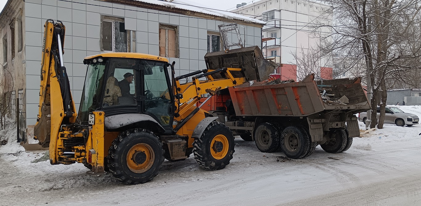 Уборка и вывоз строительного мусора, ТБО с помощью экскаватора и самосвала в Ивановской области